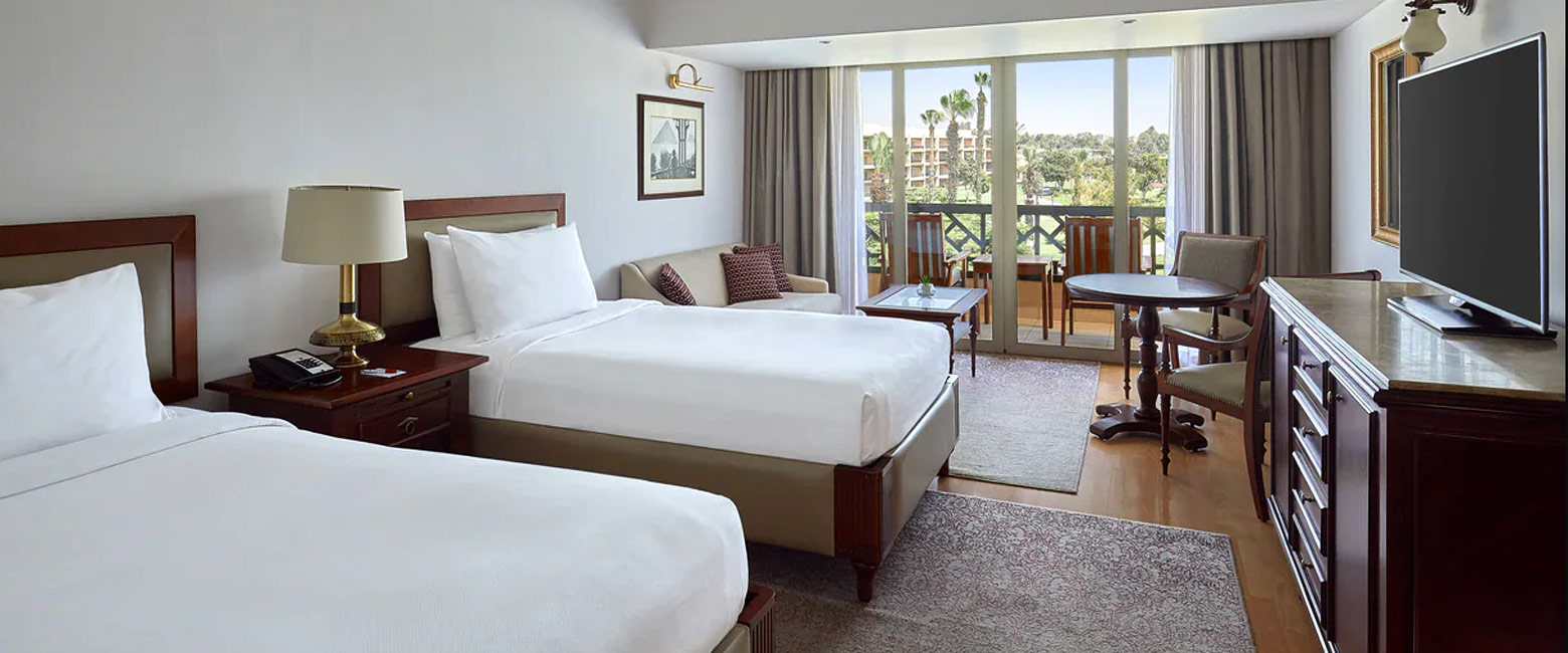 is a high quality resort adjacent to the pyramids of Giza 