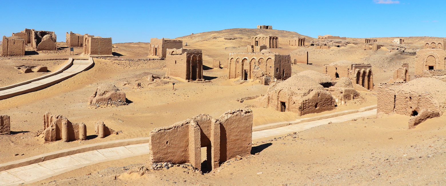 is ta string of historic oases in the Western Desert