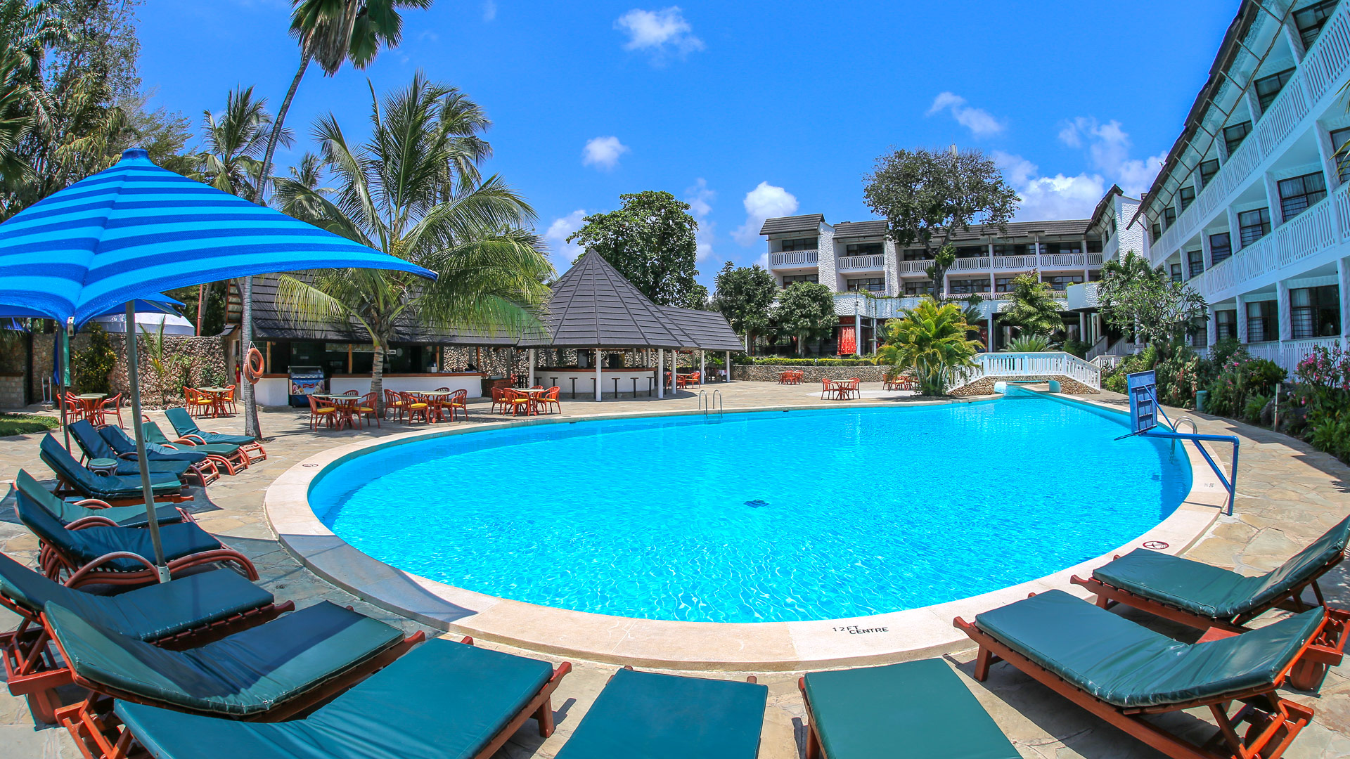 Travellers Beach Hotel