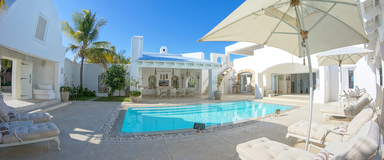 is an upmarket Greek-styled lodge in the Benguerra area