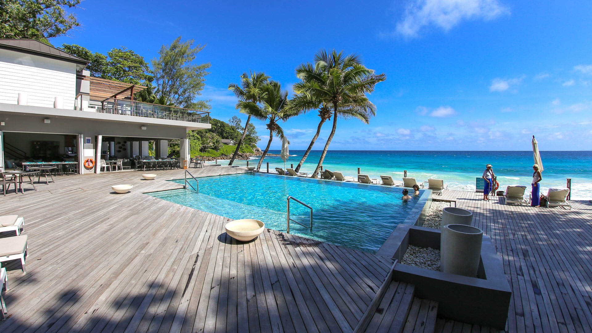 Carana Beach Hotel