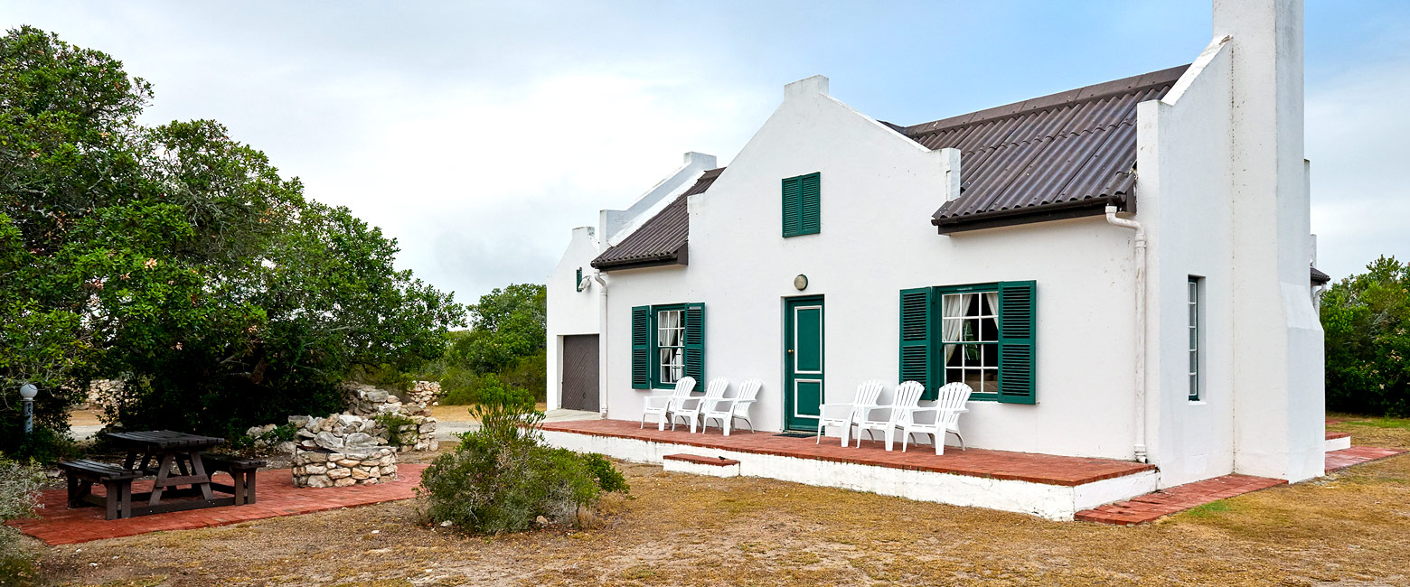 are modest but pleasant bases in the De Hoop area