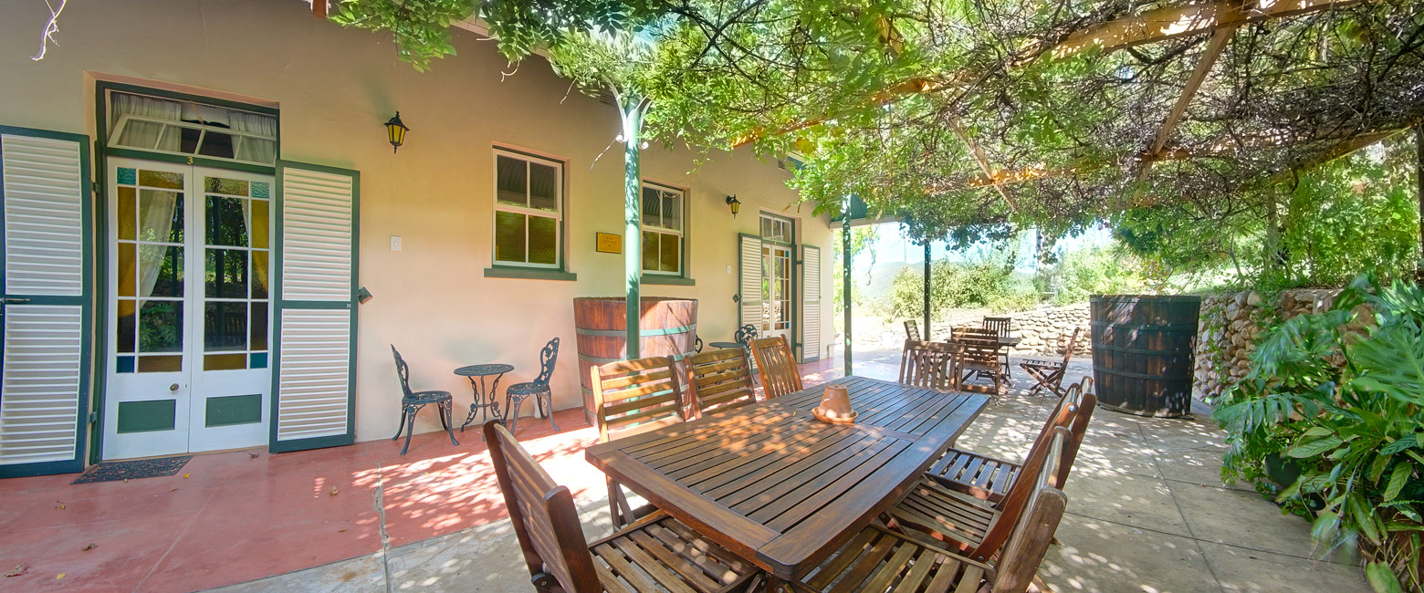 is a wonderfully remote farmstead in the Calitzdorp area