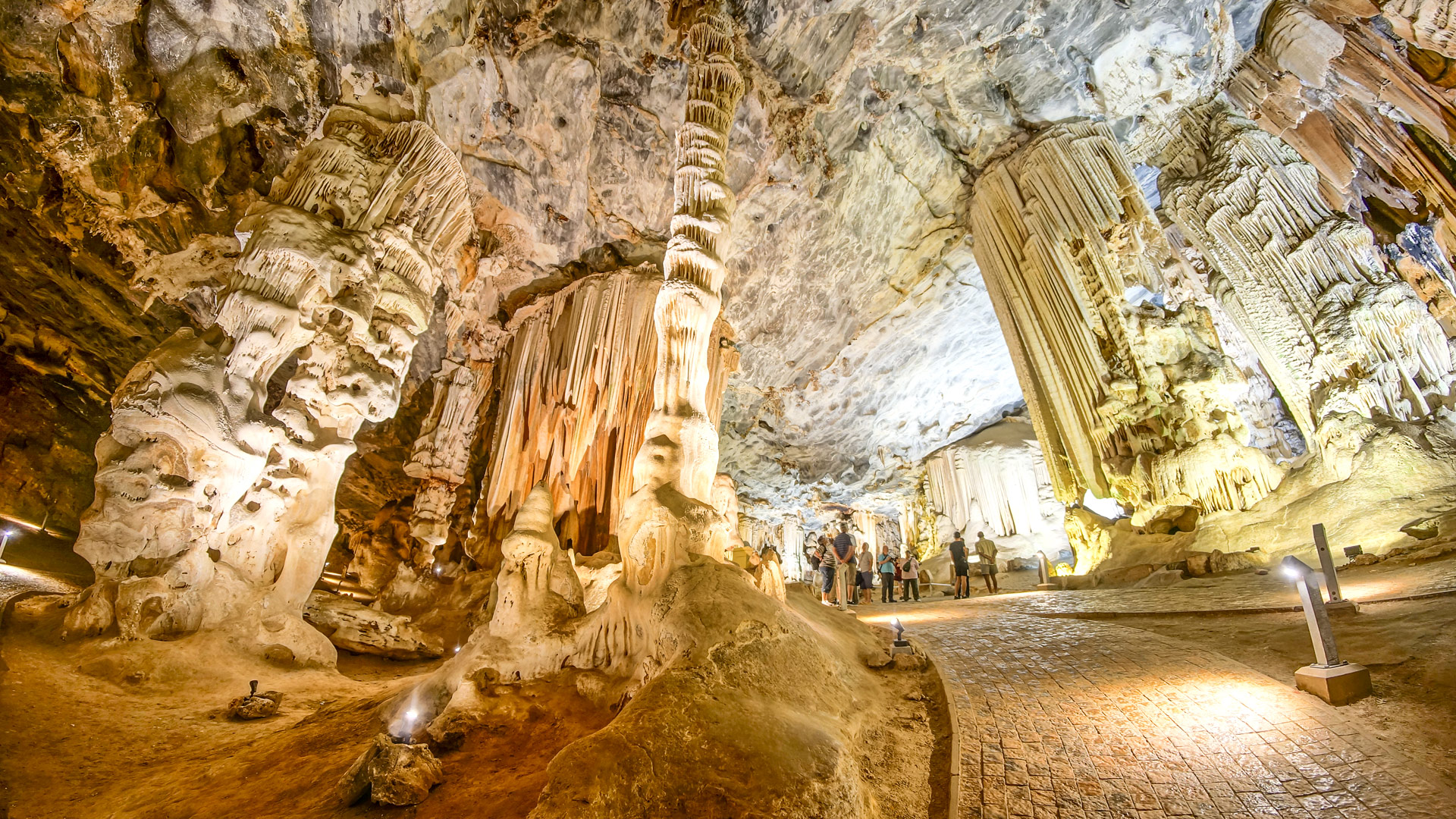 Travel to Oudtshoorn