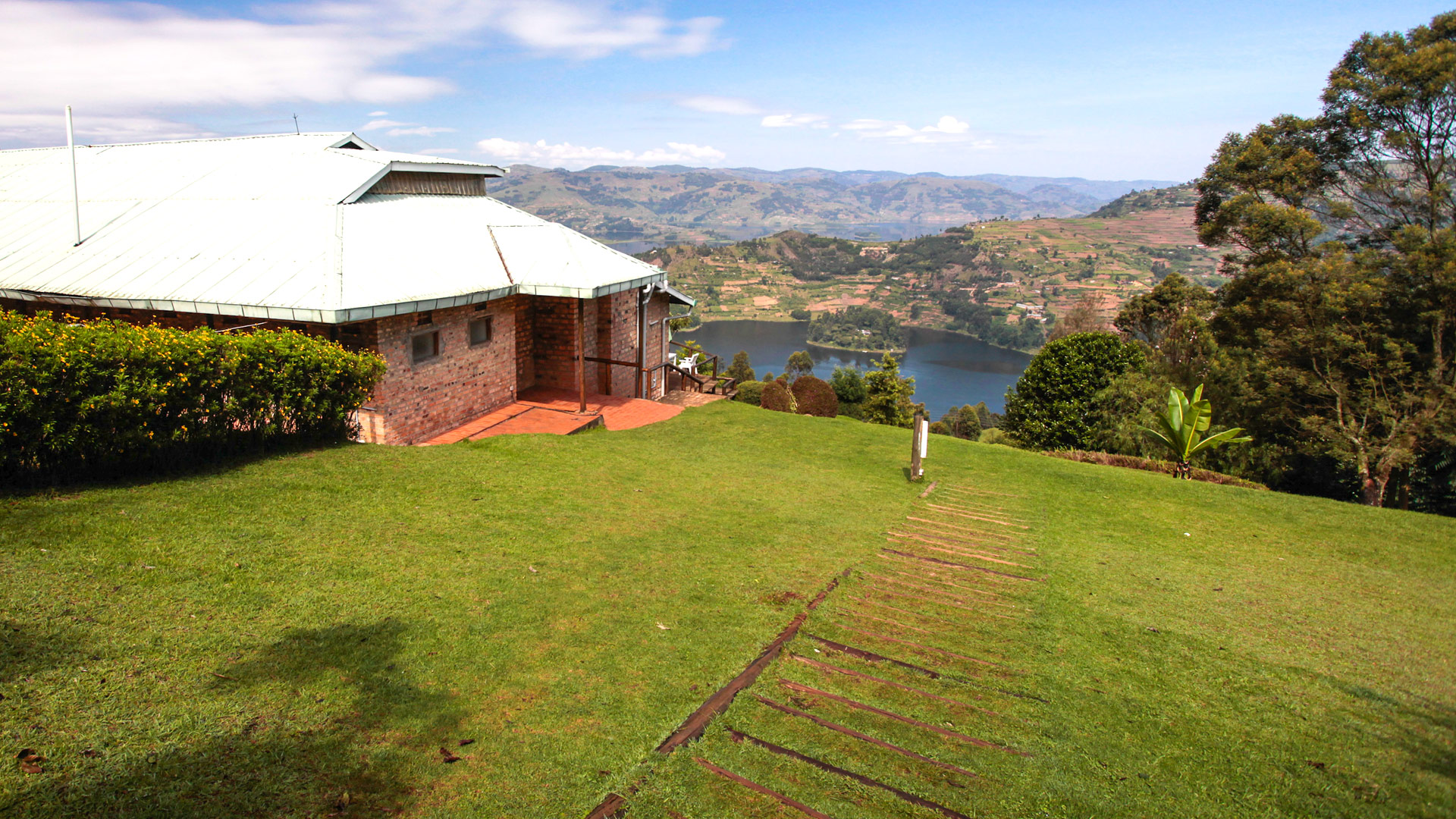 Lake Bunyonyi Lodge
