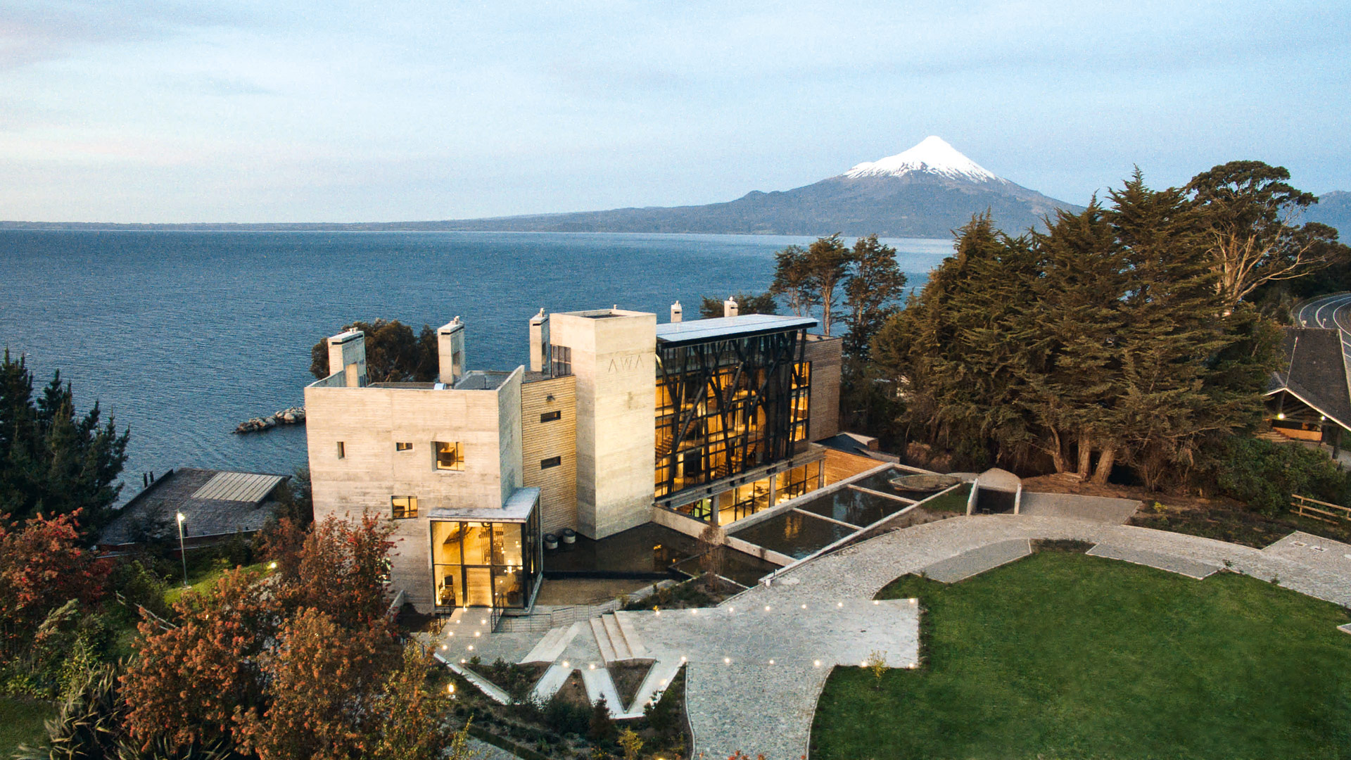 Hotel AWA Puerto Varas