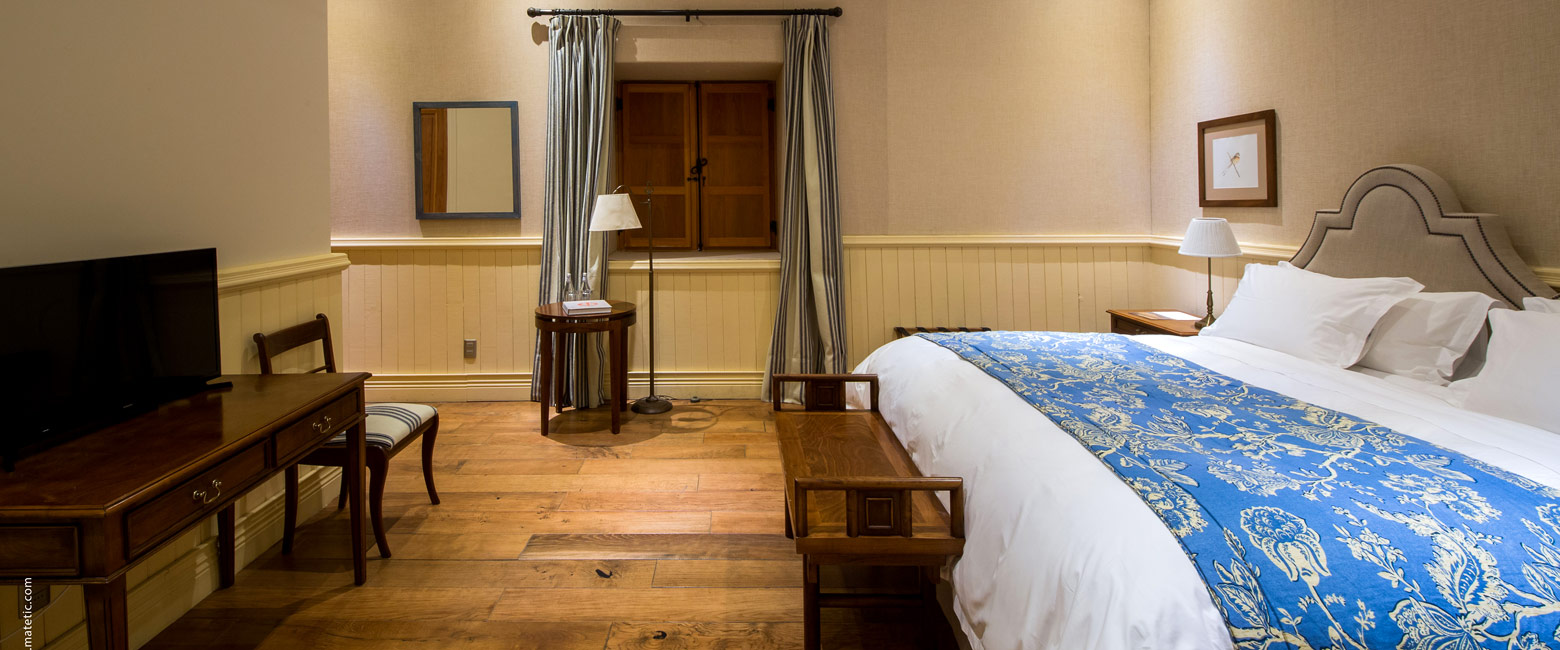 is a good quality property in the Santiago Winelands