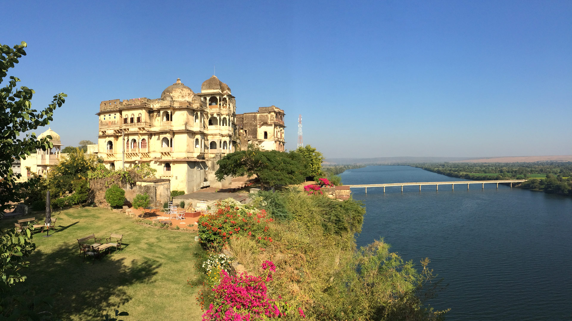 Bhainsrorgarh Fort Hotel