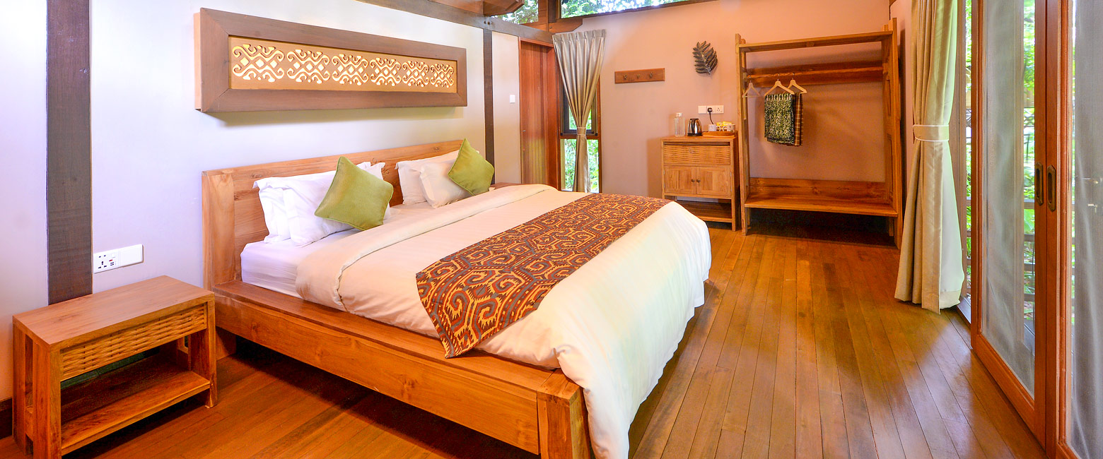 is one of the larger lodge properties with extensive river frontage in Sukau. 