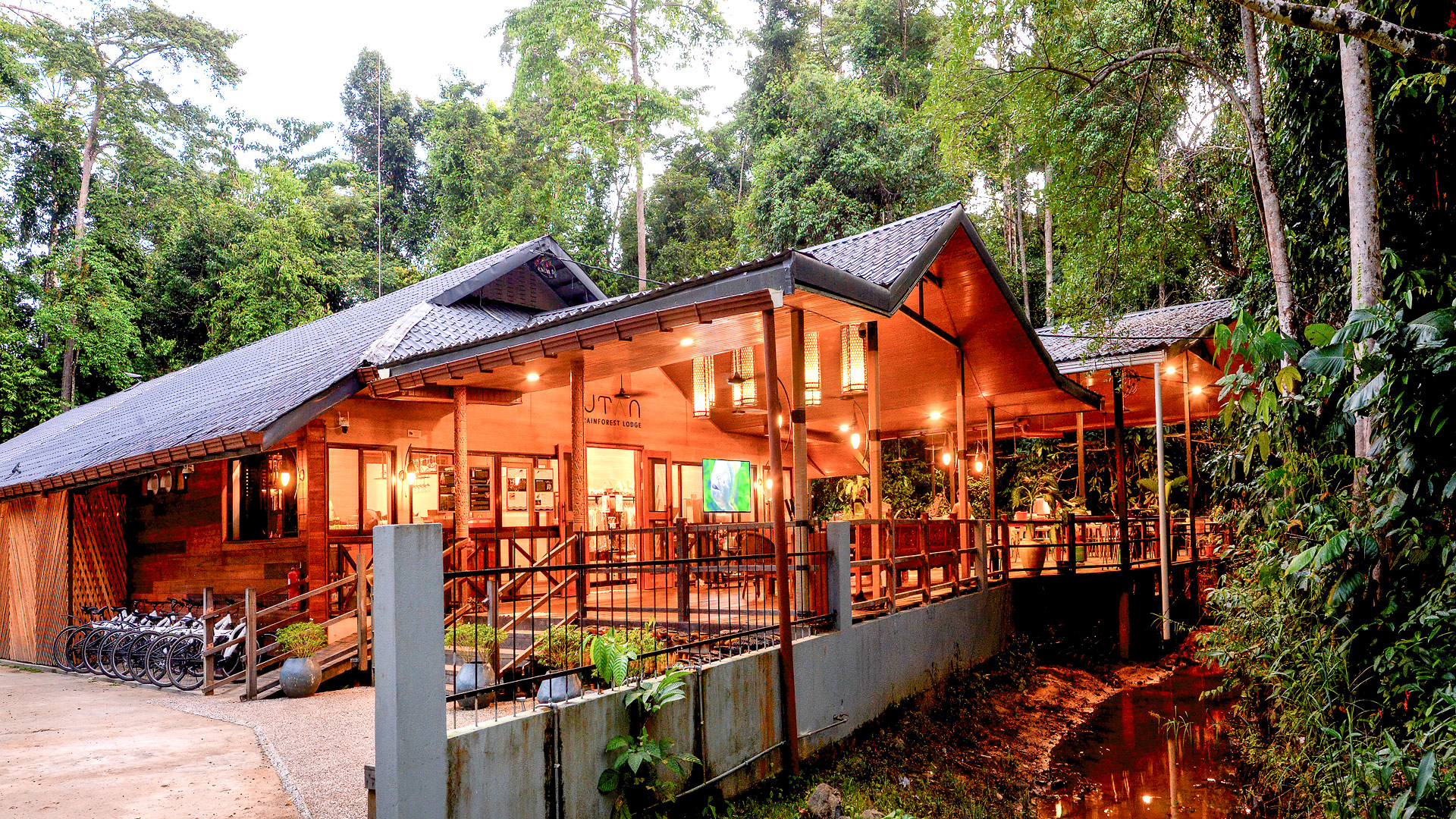 Utan Rainforest Lodge