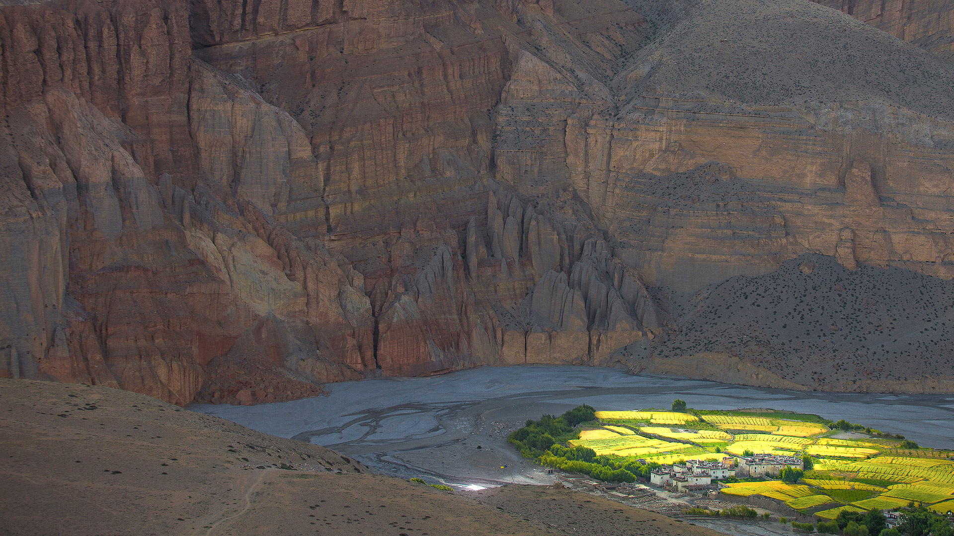 Travel to Mustang