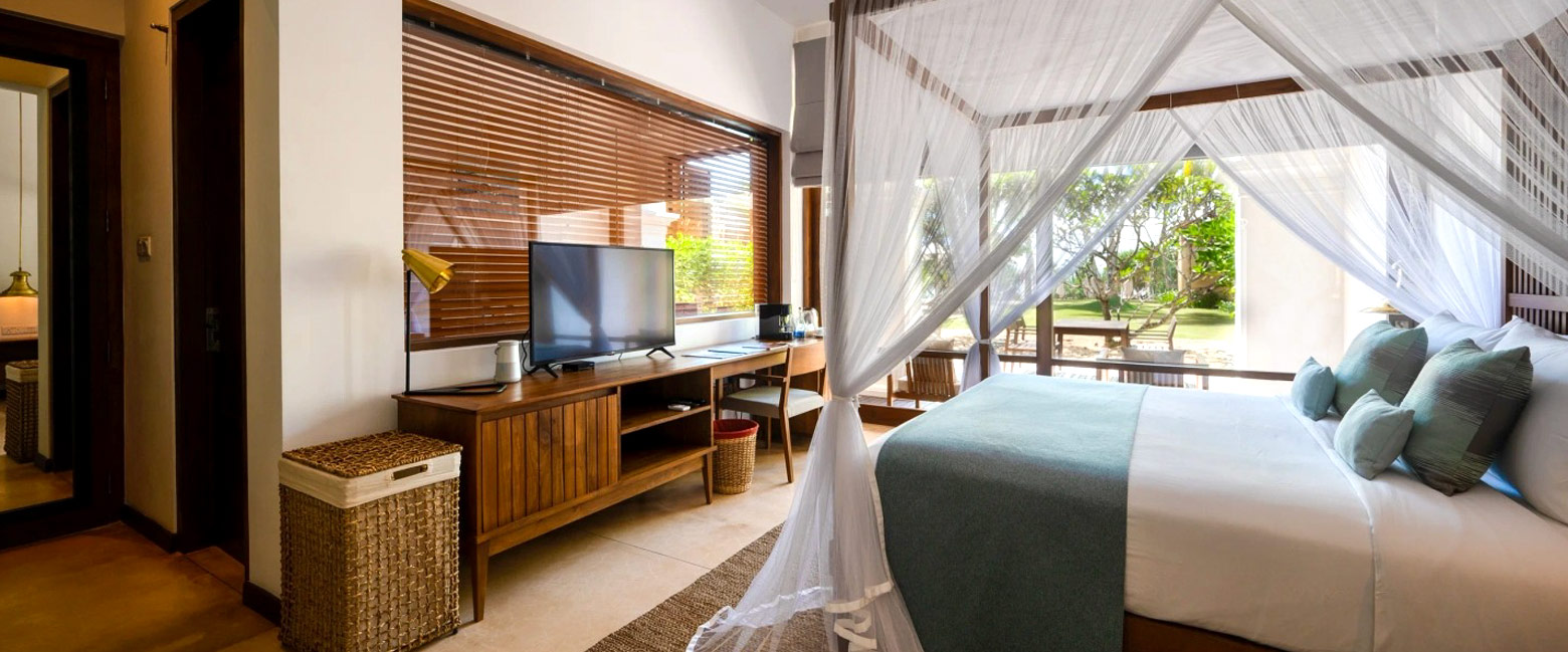 is an intimate boutique lodge on the Tangalle coastline